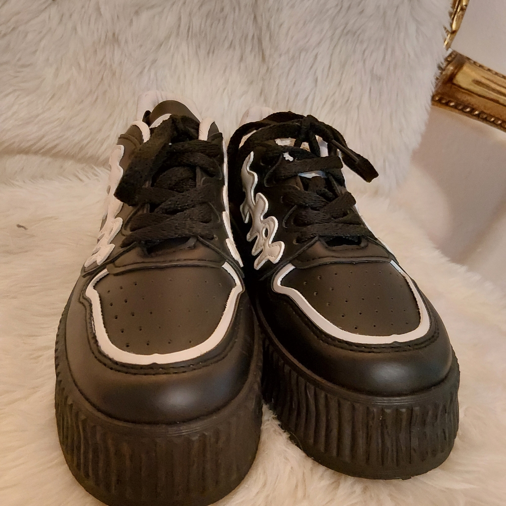 Black and White Chuncky Sneakers